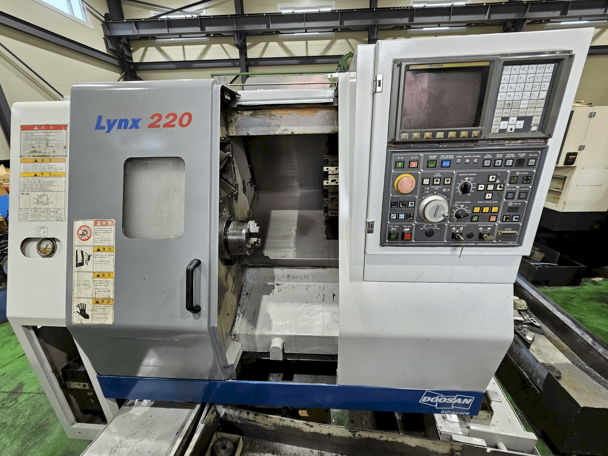 Masina Doosan Lynx 220A eestvaade