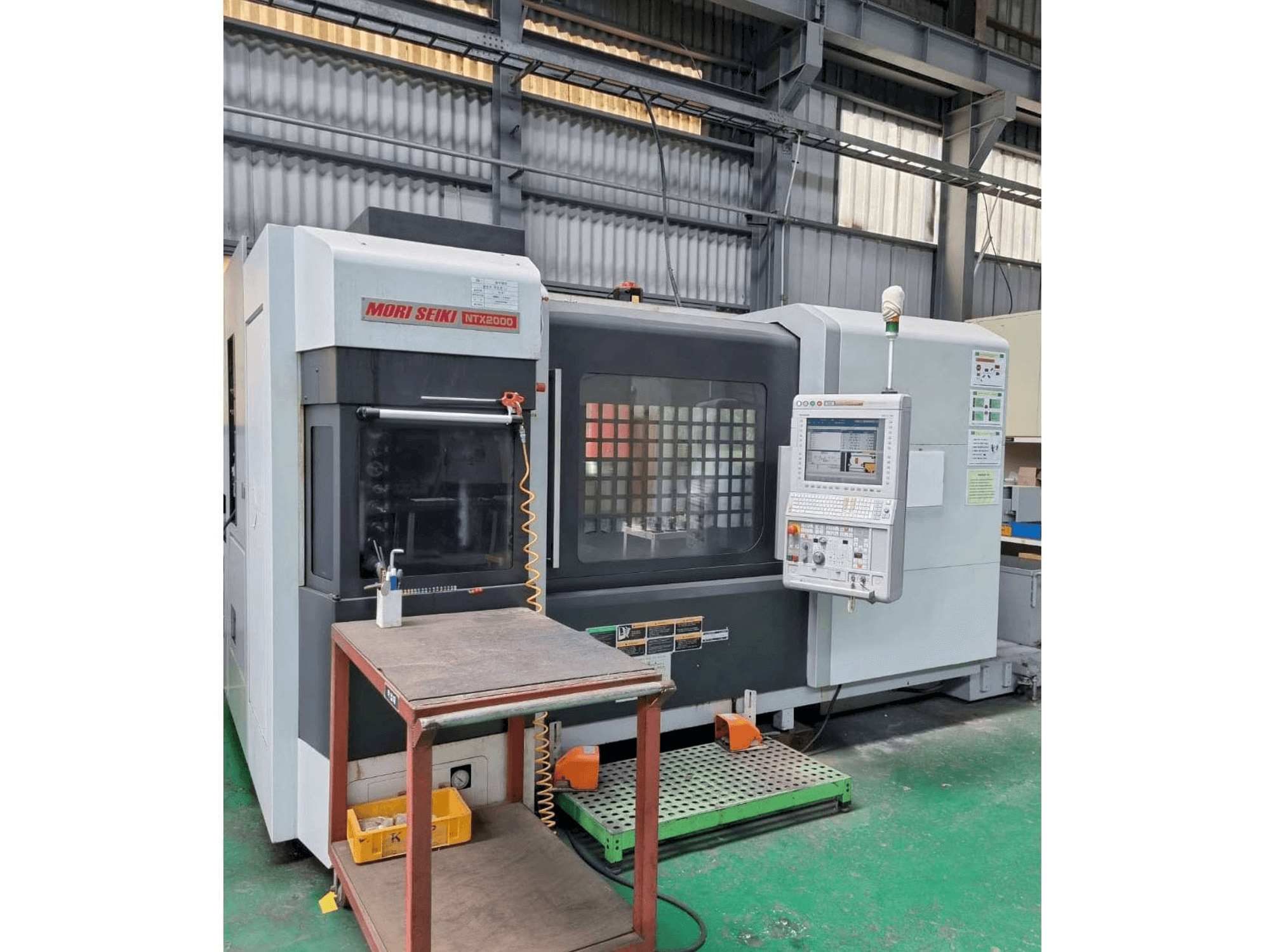 Masina DMG Mori Seiki NTX2000/1500S eestvaade