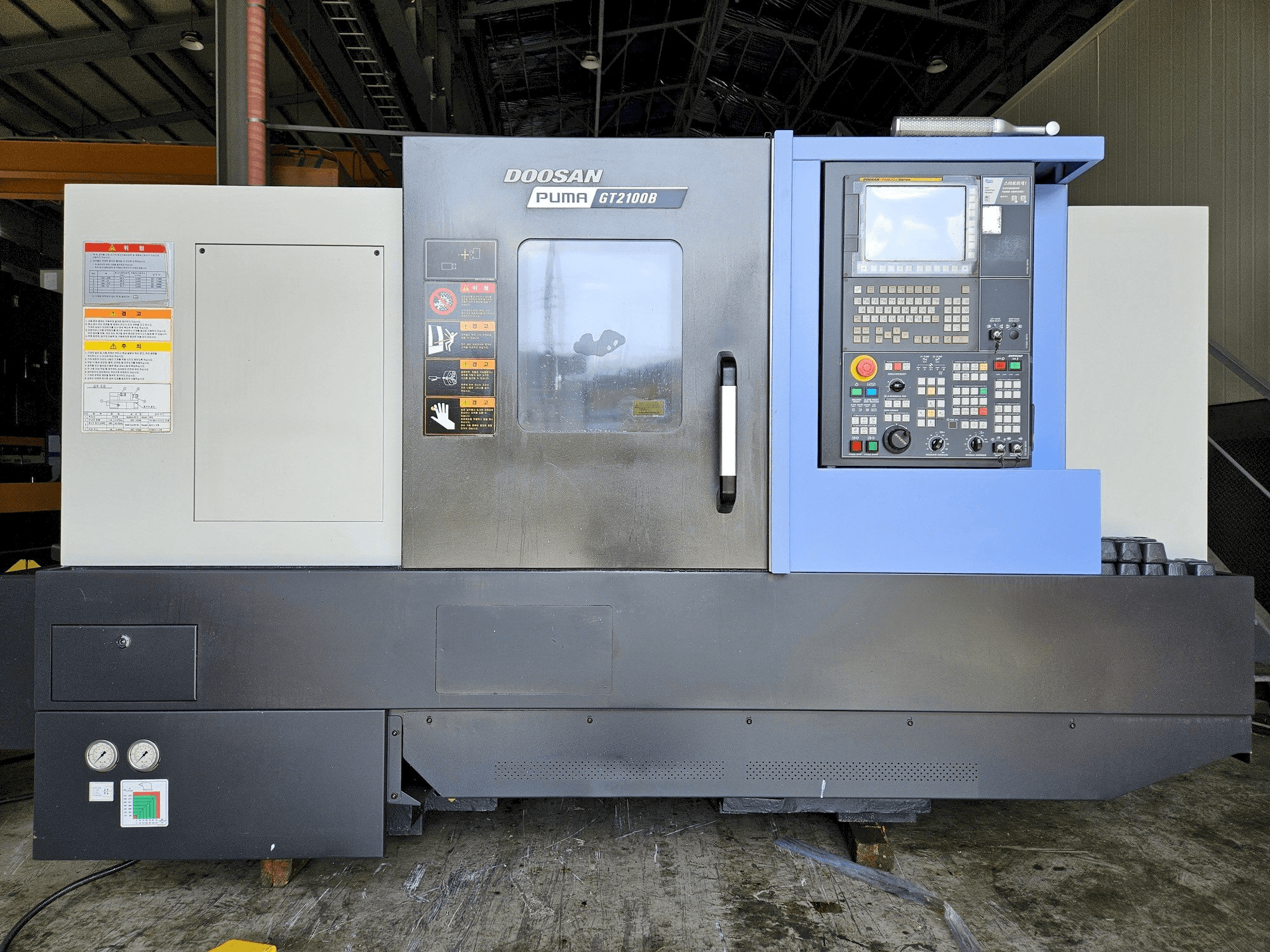 Masina DOOSAN GT2100B eestvaade