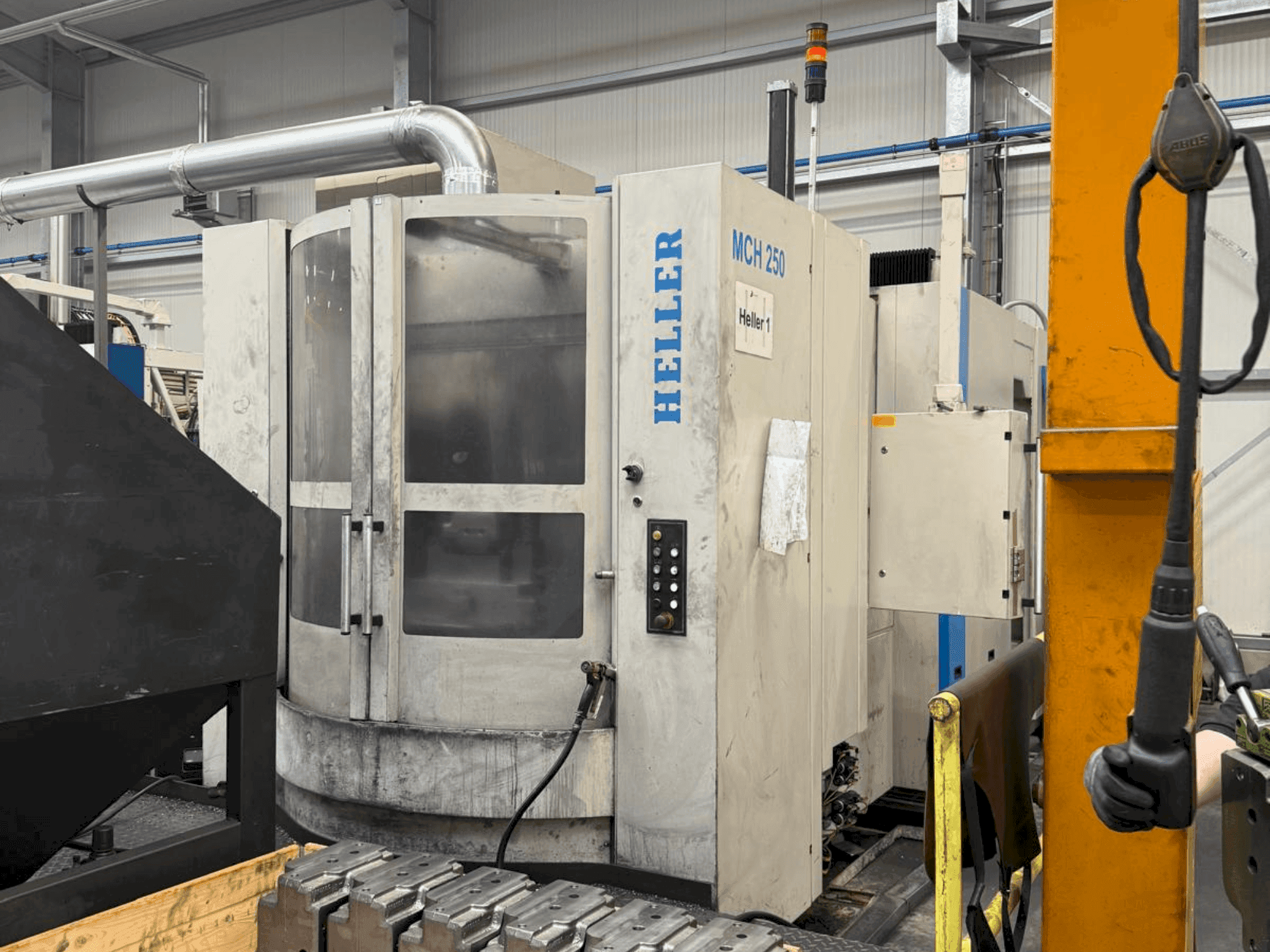 Masina HELLER MCH 250 eestvaade