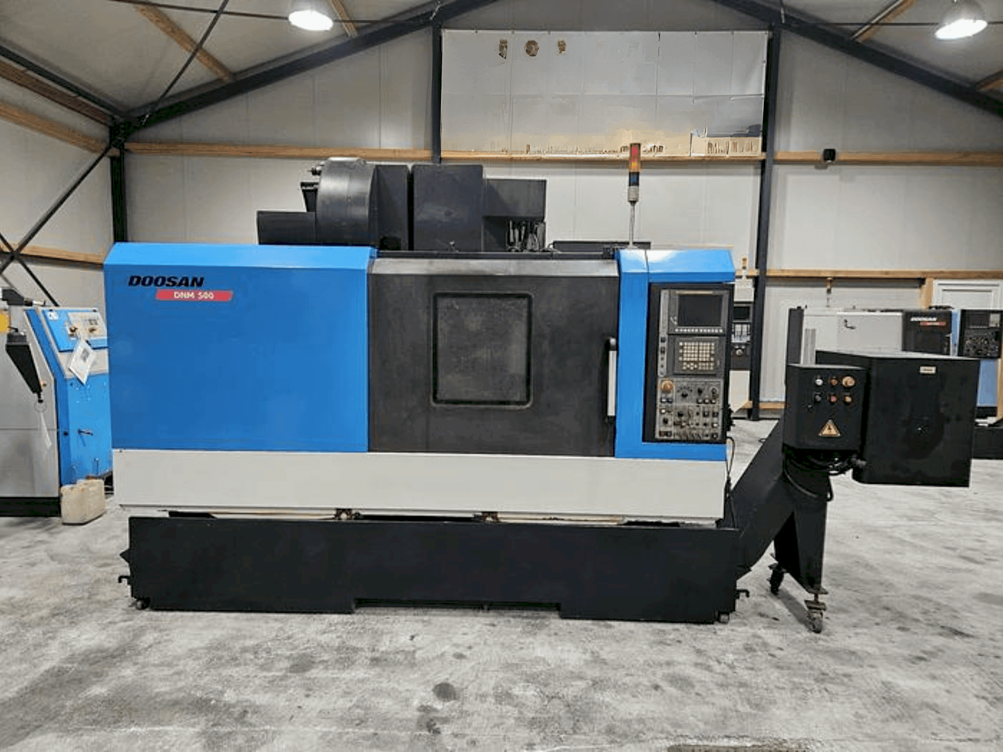 Masina DOOSAN DNM 500 eestvaade
