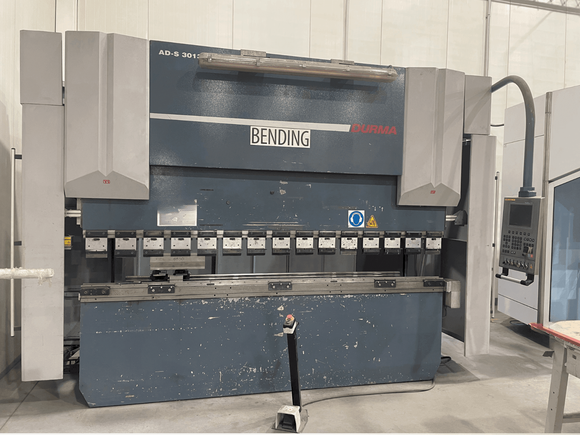 Masina Durma AD-S 30135 eestvaade