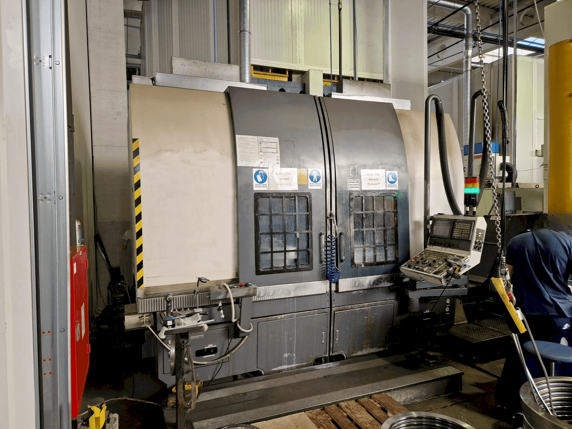 Masina DOOSAN V740T eestvaade