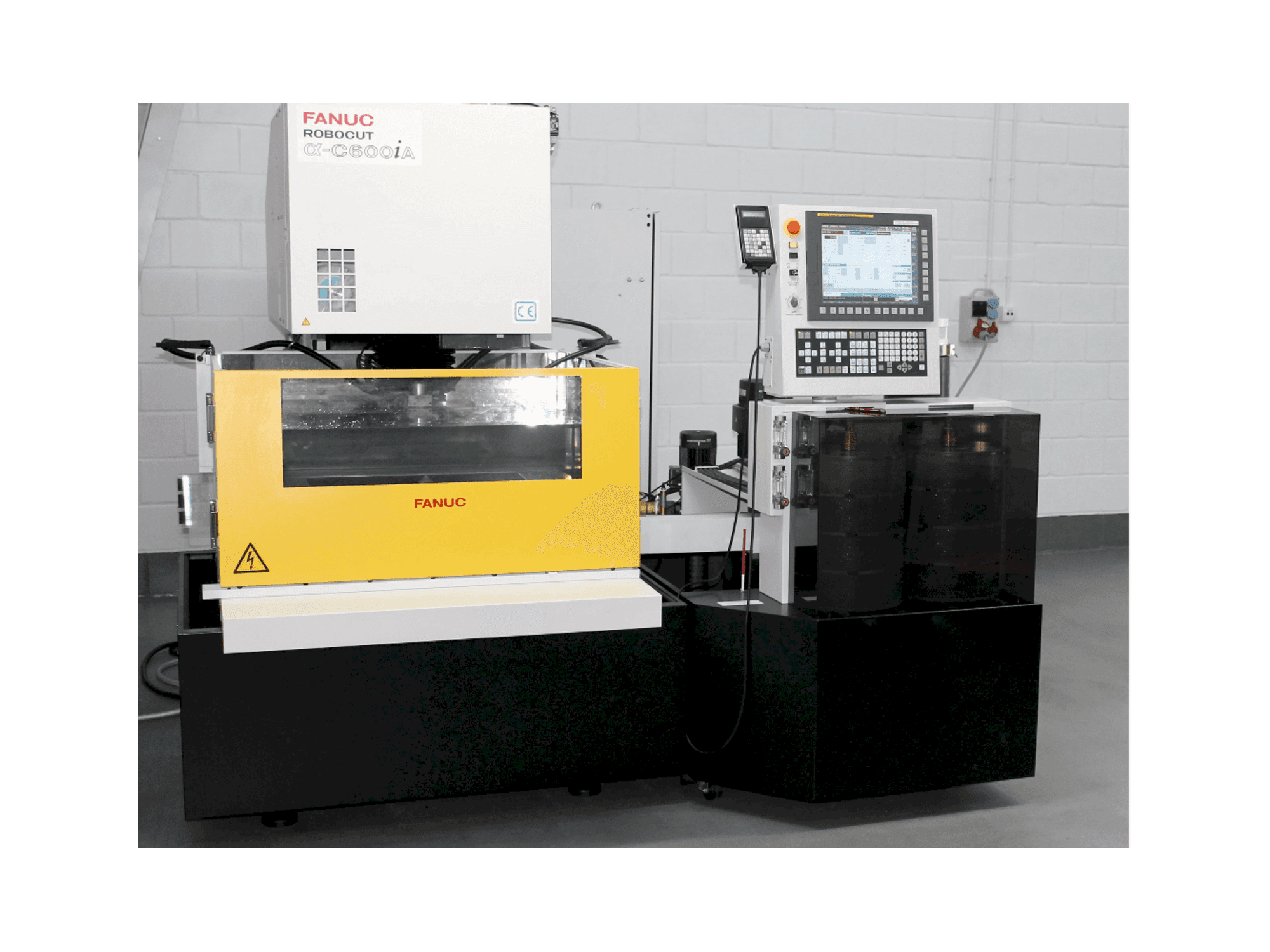Masina FANUC RoboCut Alfa C600iA eestvaade