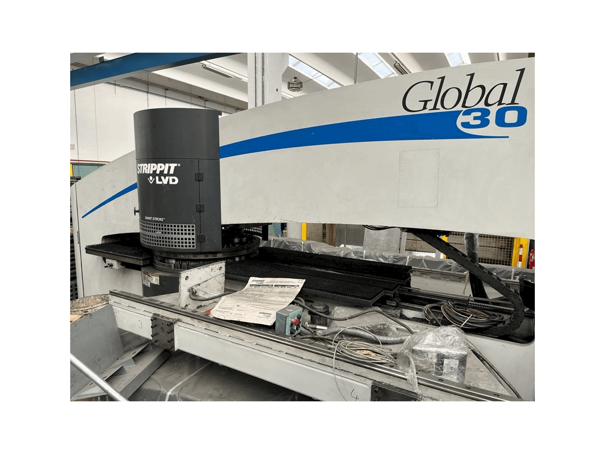 Masina LVD Strippit Global 30 1525 eestvaade