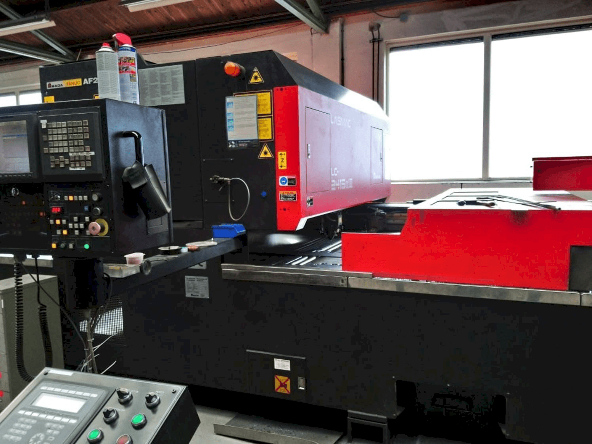 Masina AMADA LC2415 ALPHA III eestvaade