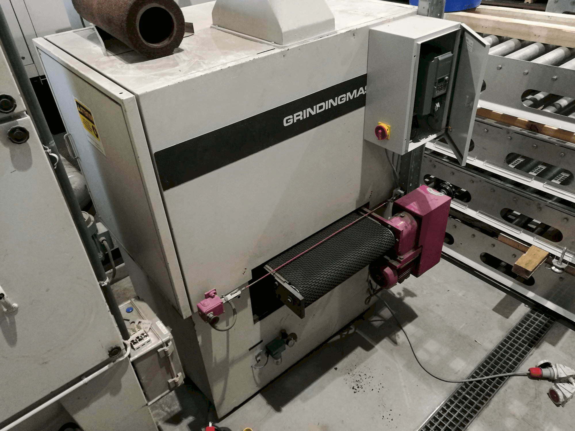 Masinavaade GRINDINGMASTER MCSB2-600 vasakult