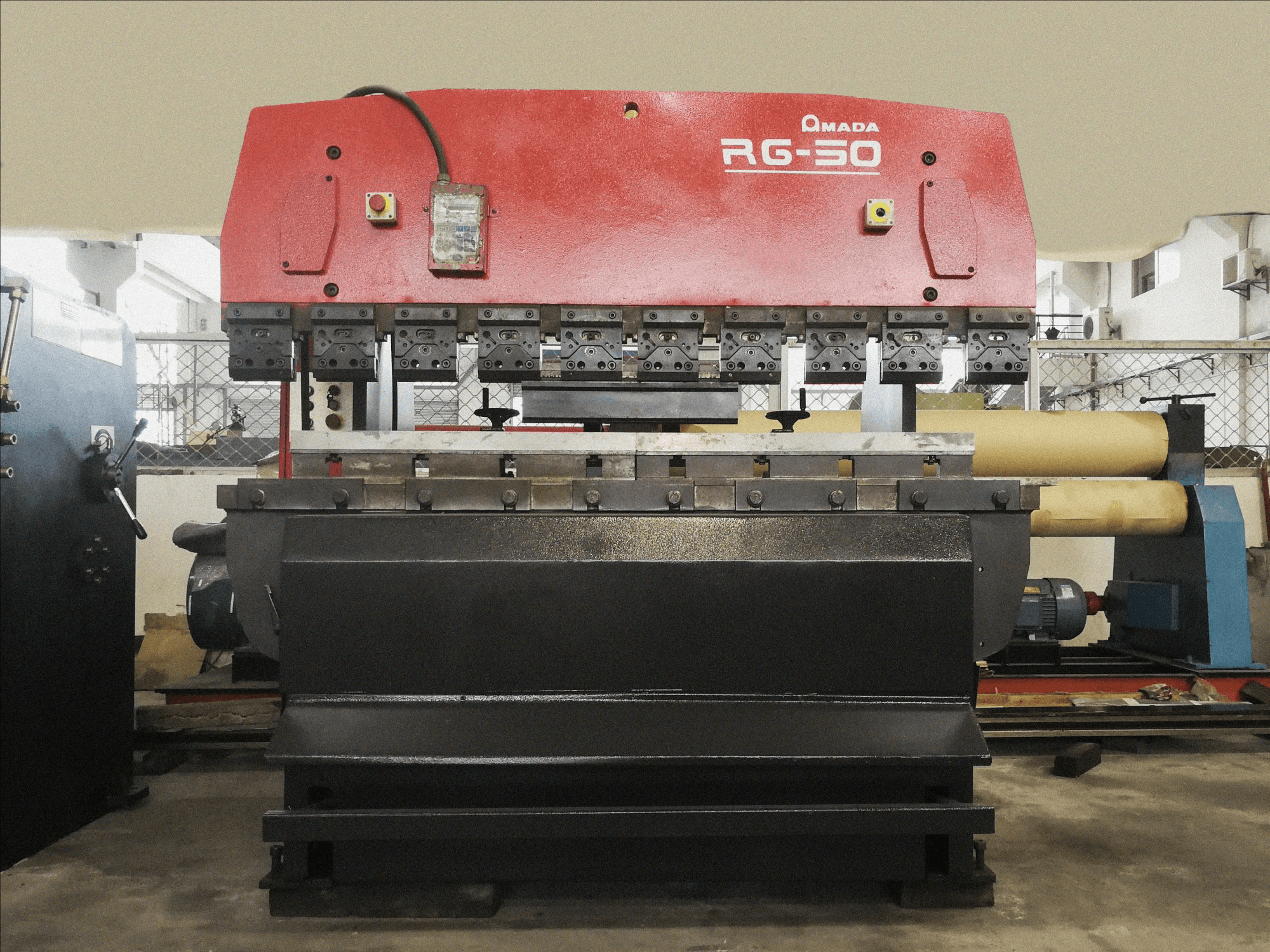 Masina AMADA RG-50 eestvaade