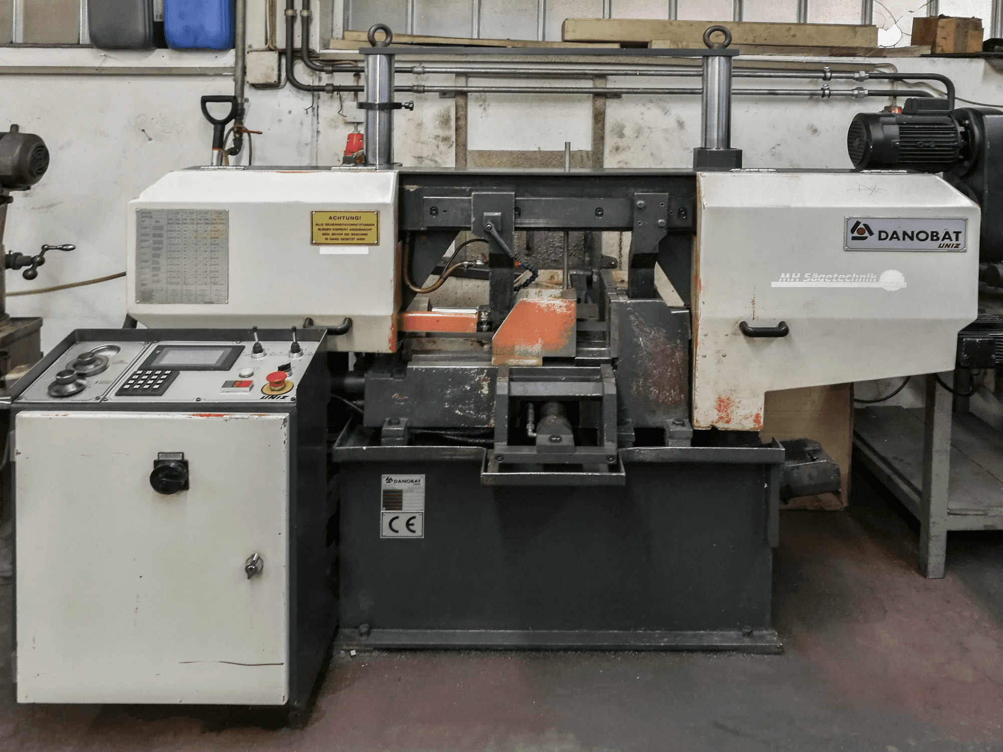 Masina DANOBAT CR-260A eestvaade