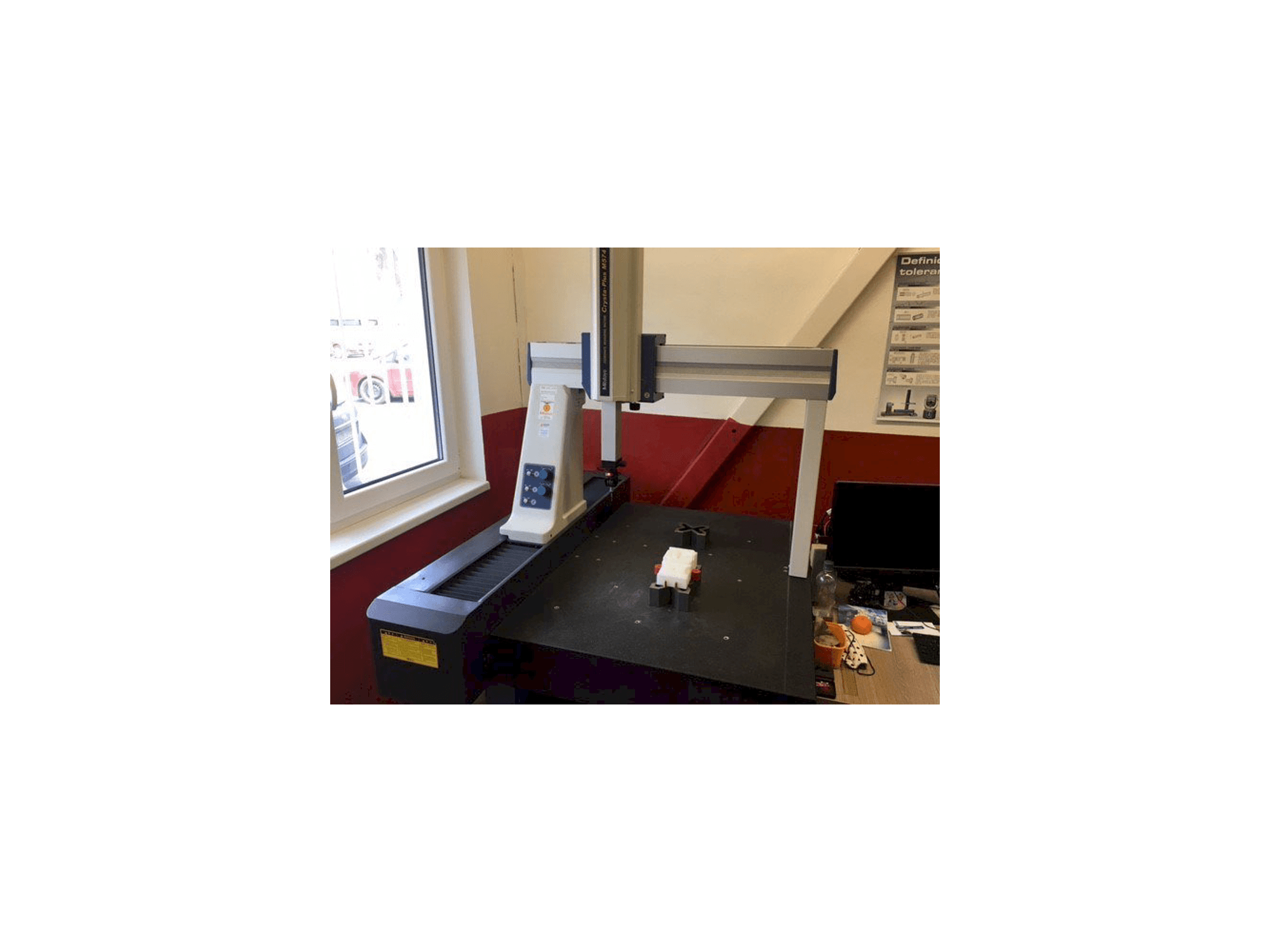 Masina Mitutoyo Crysta-Plus M 574 eestvaade