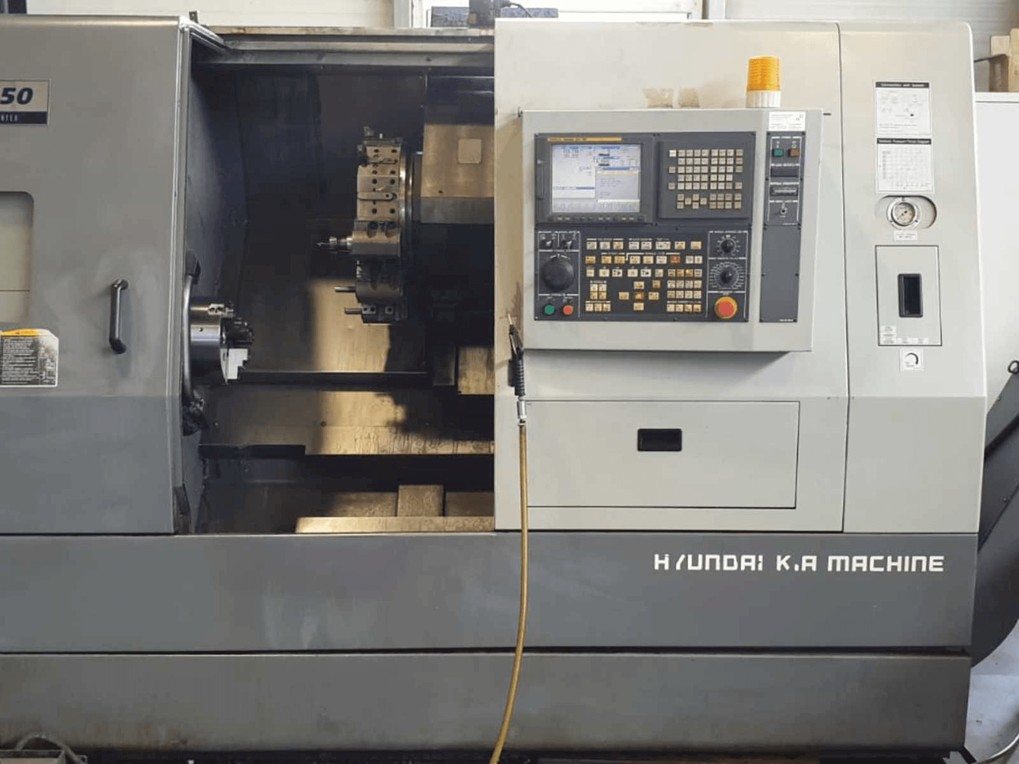 Masina Hyundai Kia SKT250 eestvaade