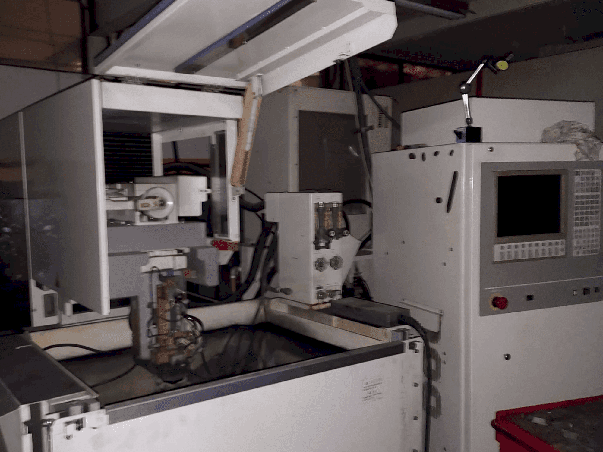 Masina Mitsubishi FX10K eestvaade