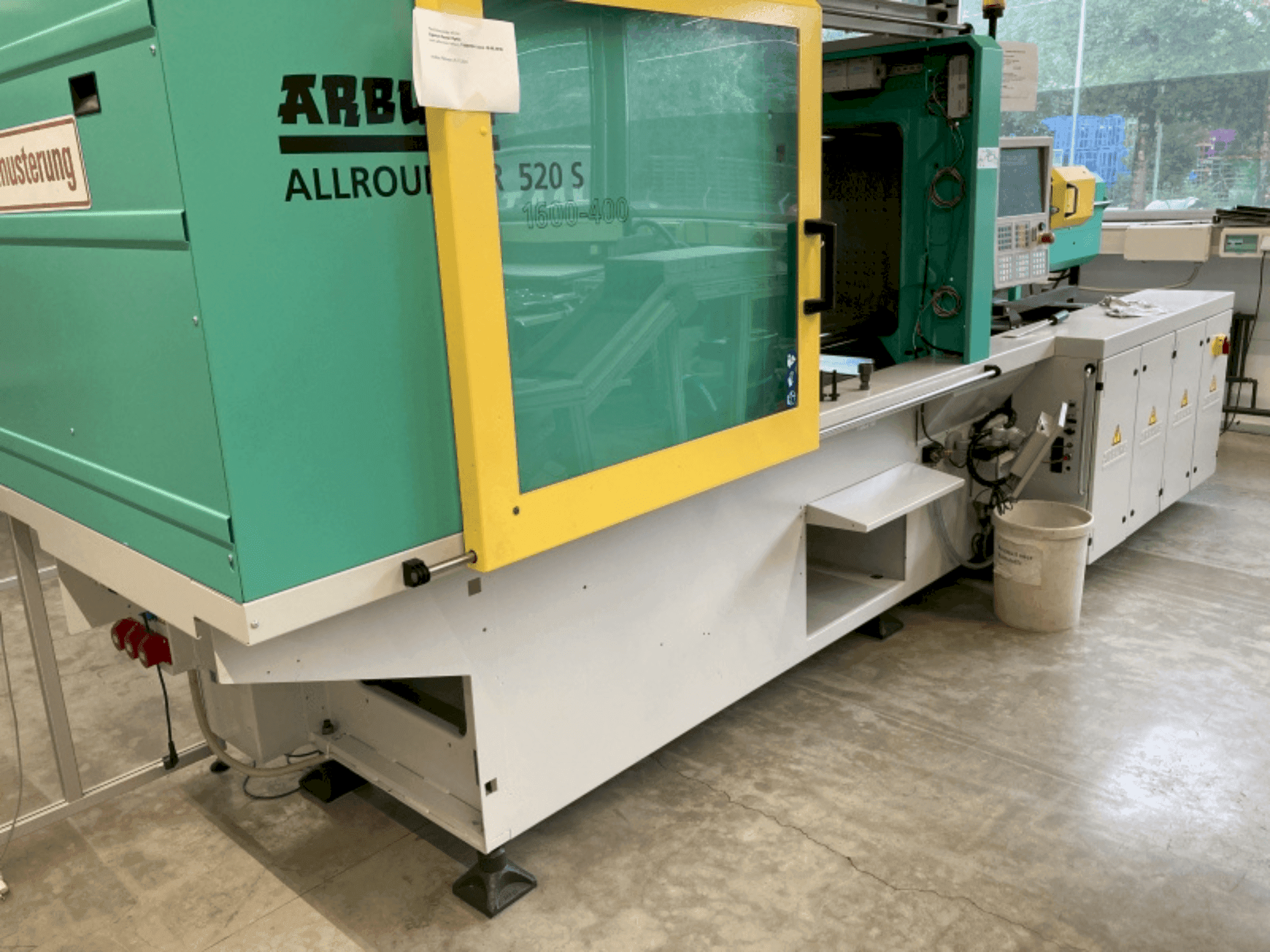 Masina Arburg Allrounder 520S-1600-400 eestvaade