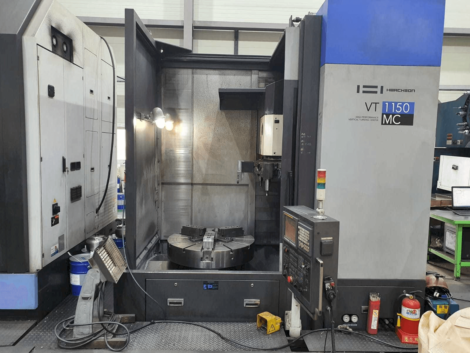 Masina HWACHEON VT 1150 MC eestvaade
