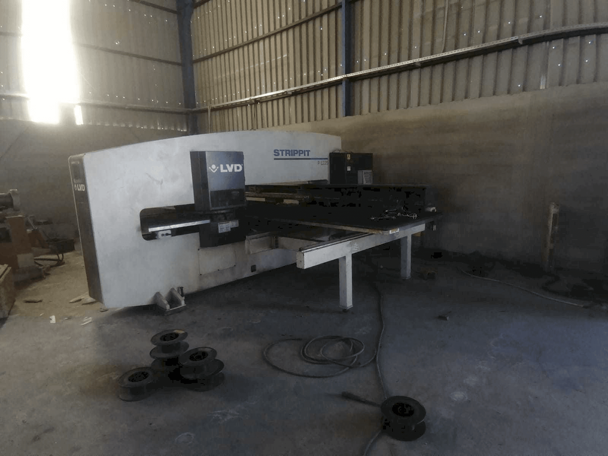 Masina LVD P-1225 eestvaade