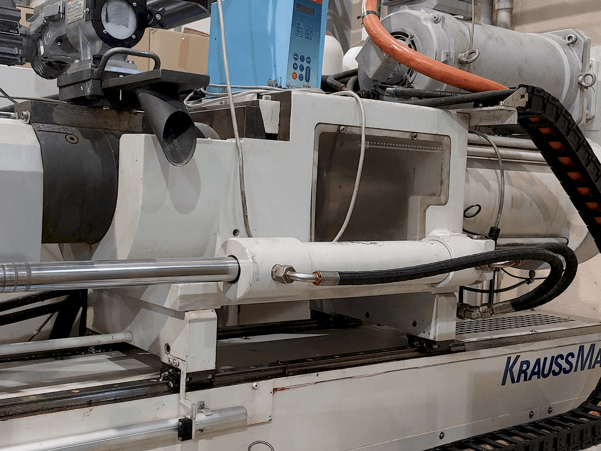 Masina Krauss Maffei 320-1900 C3 eestvaade