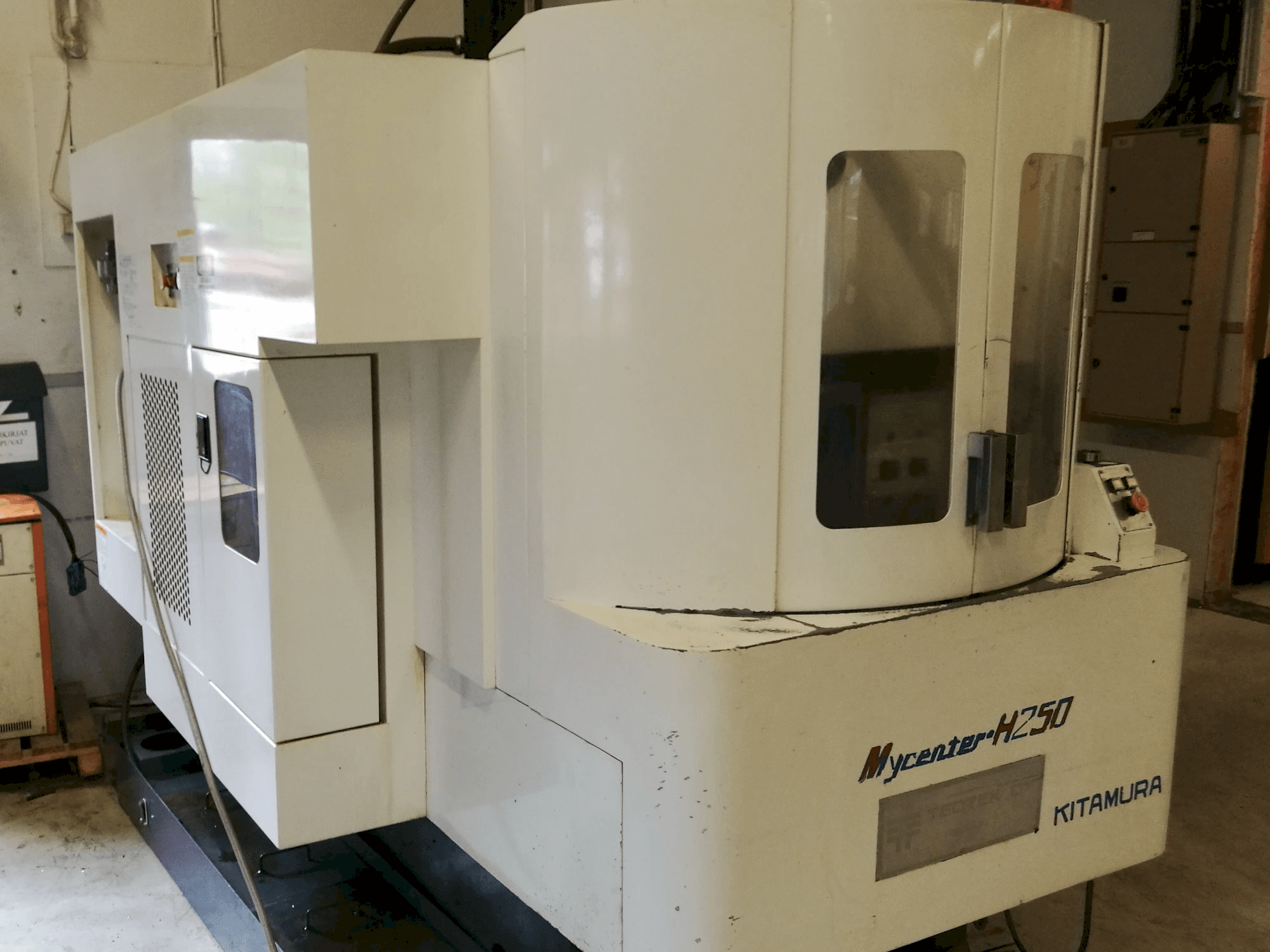 Masina Kitamura Mycenter H250 parema külje vaade