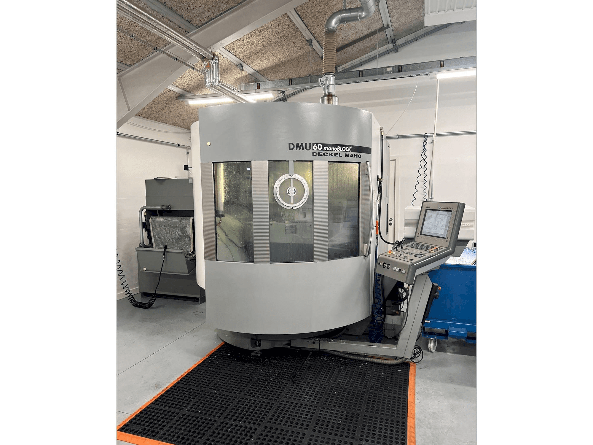 Masina DMG MORI DMU 60 monoBLOCK eestvaade