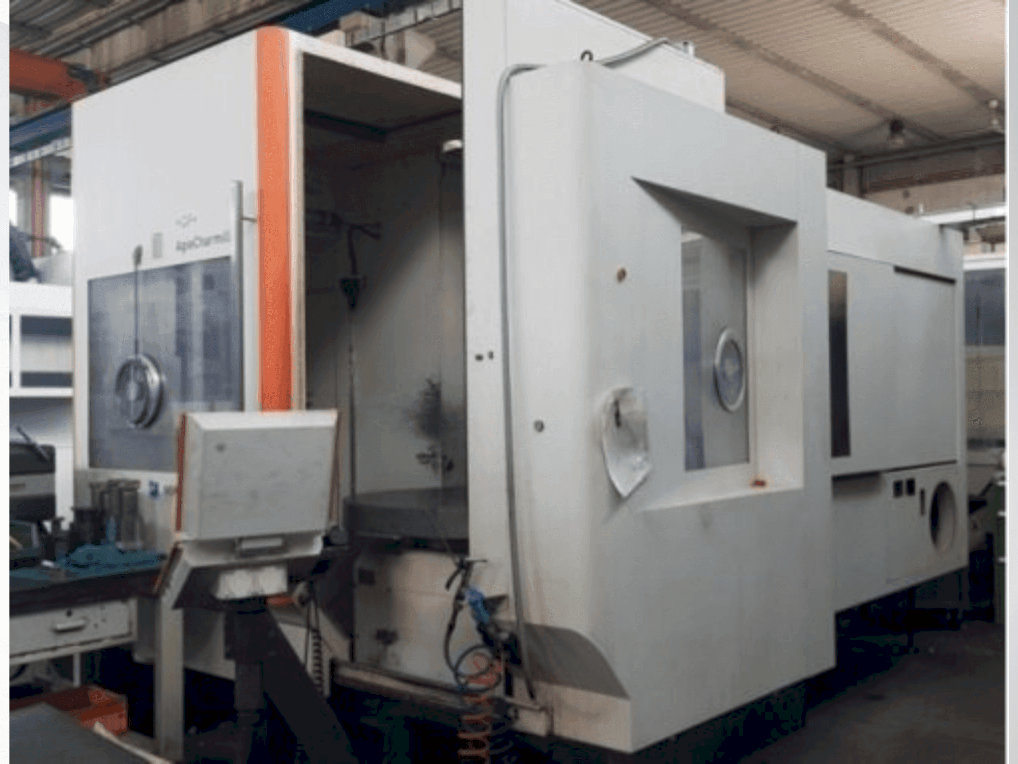 Masina MIKRON HPM 1350U eestvaade