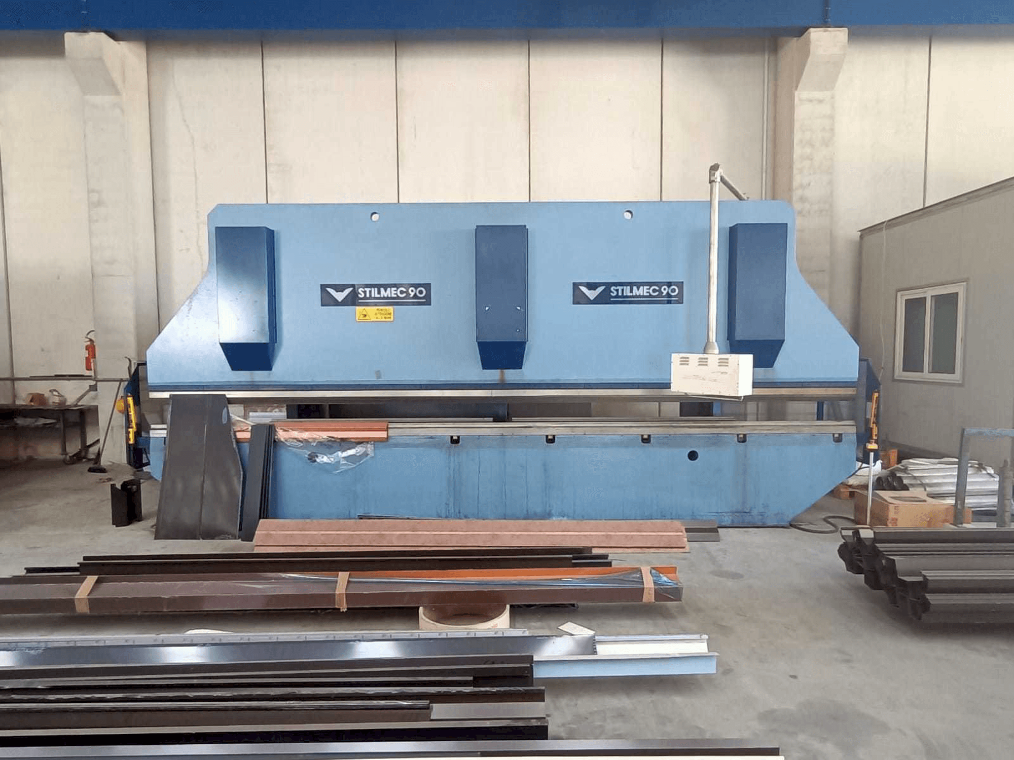 Masina Stillmec 90 6500 x 200 ton eestvaade