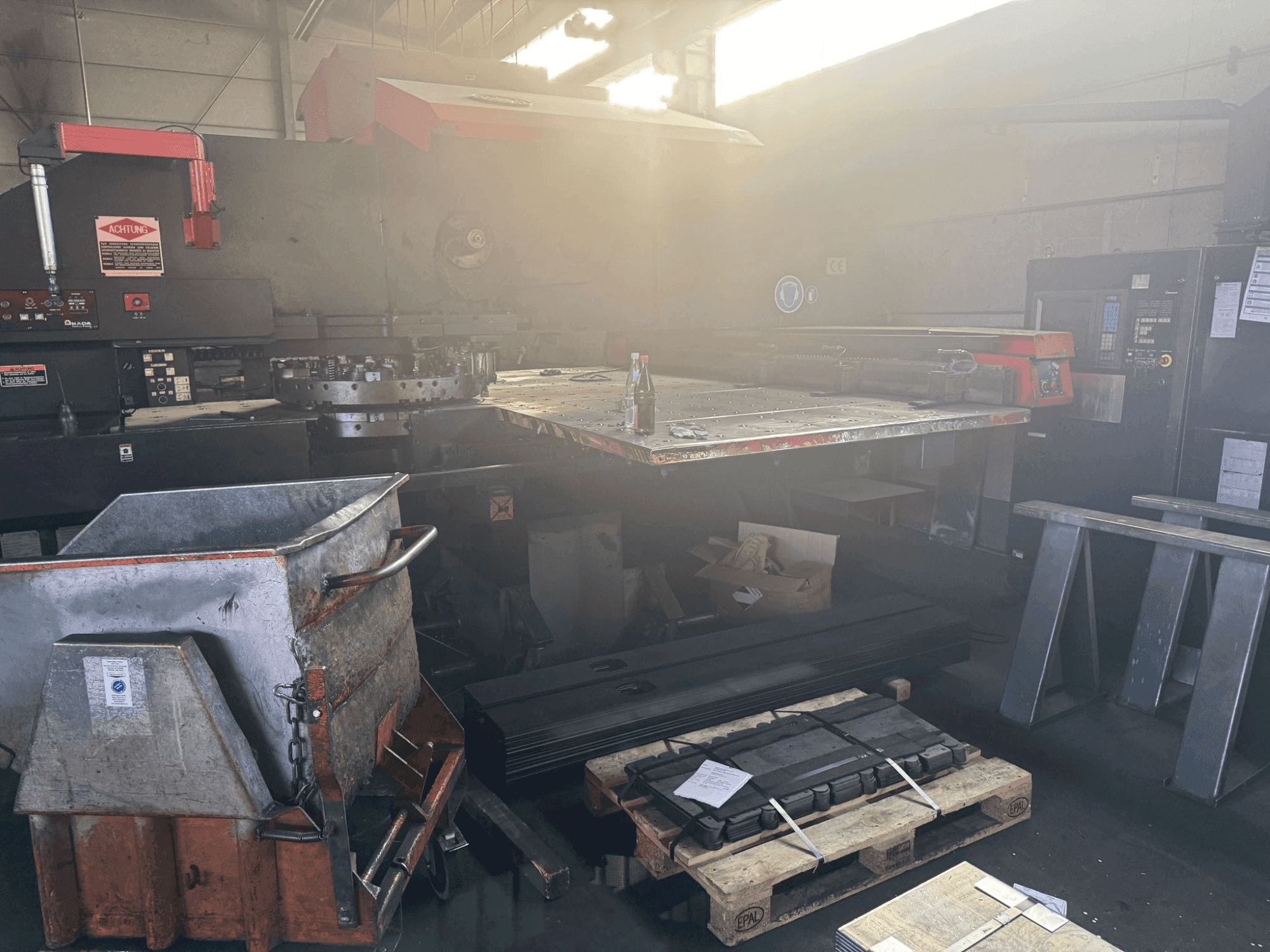 Masina AMADA PEGA 306072 2000MM eestvaade