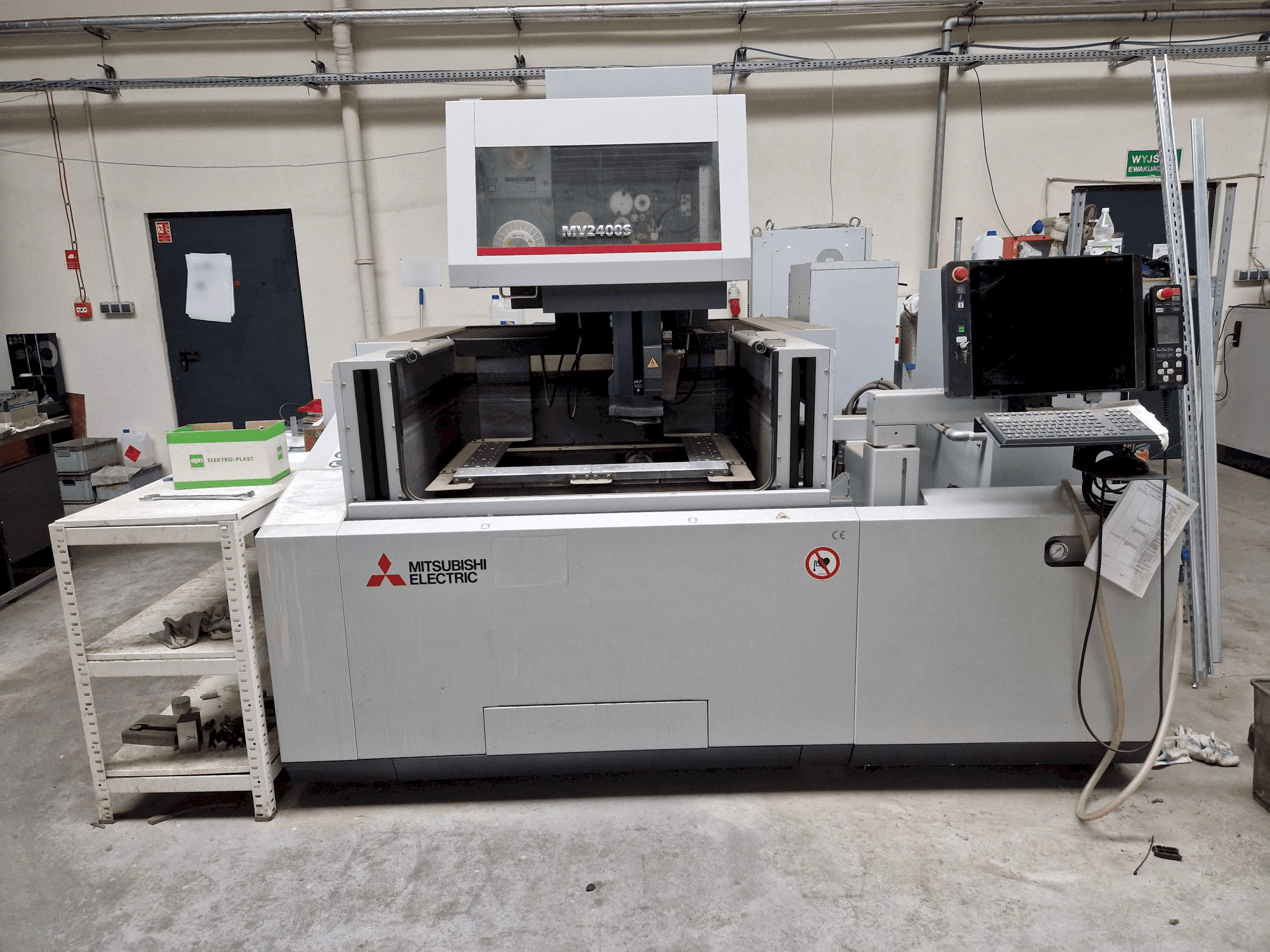 Masina Mitsubishi MV2400S NEWGEN eestvaade