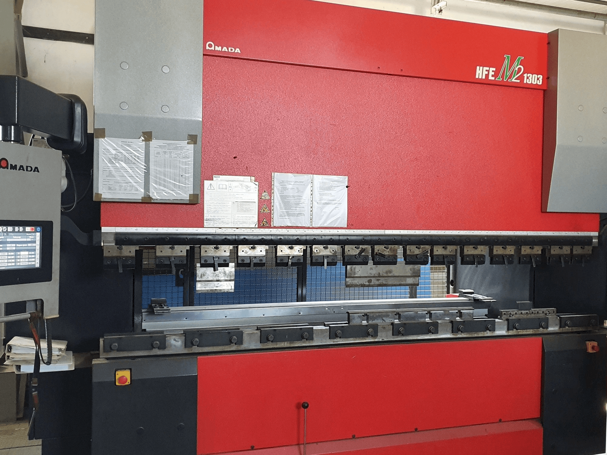 Masina AMADA HFE-1303M2 8 Axes eestvaade