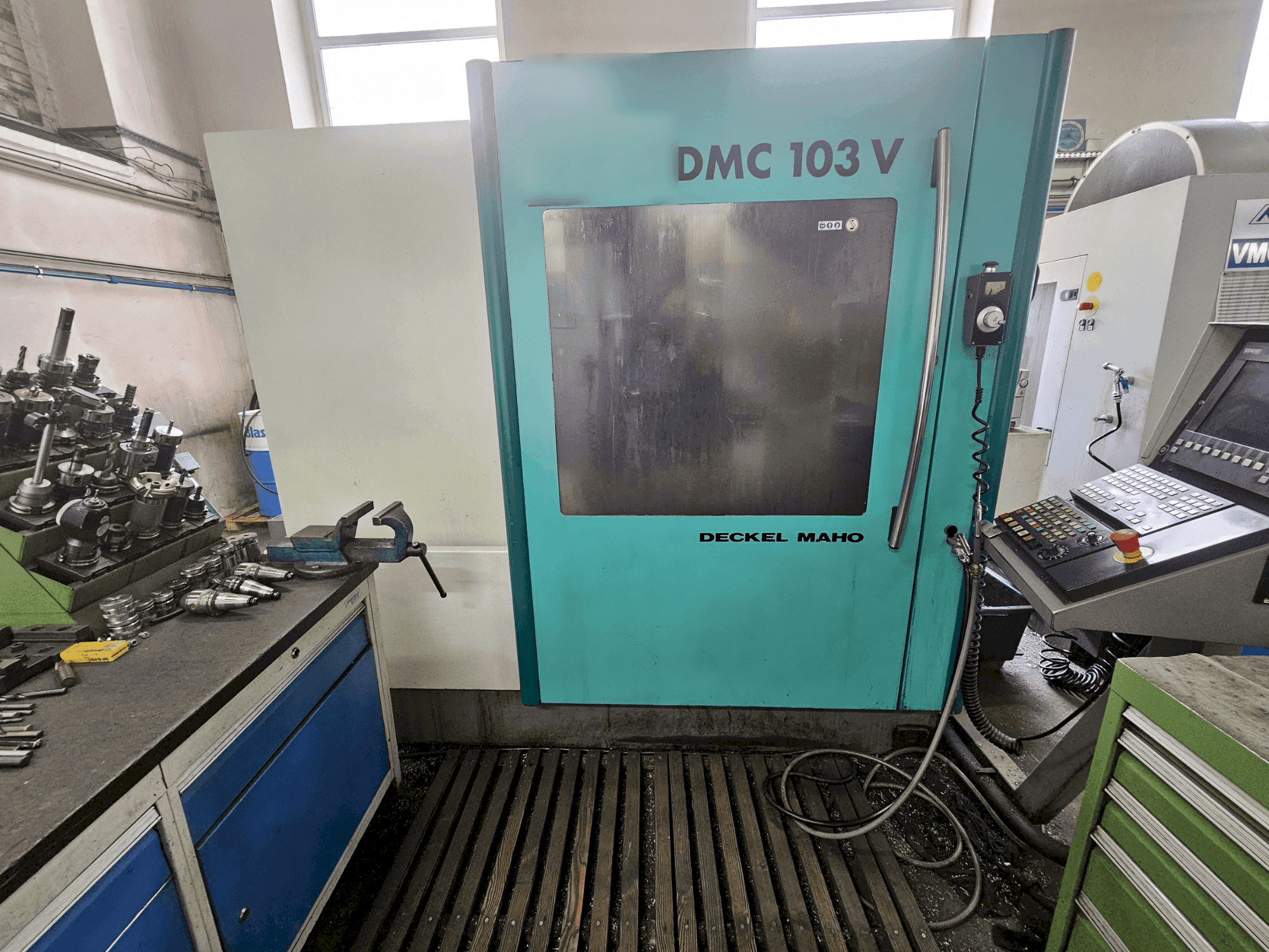 Masina DECKEL MAHO DMC 103V eestvaade