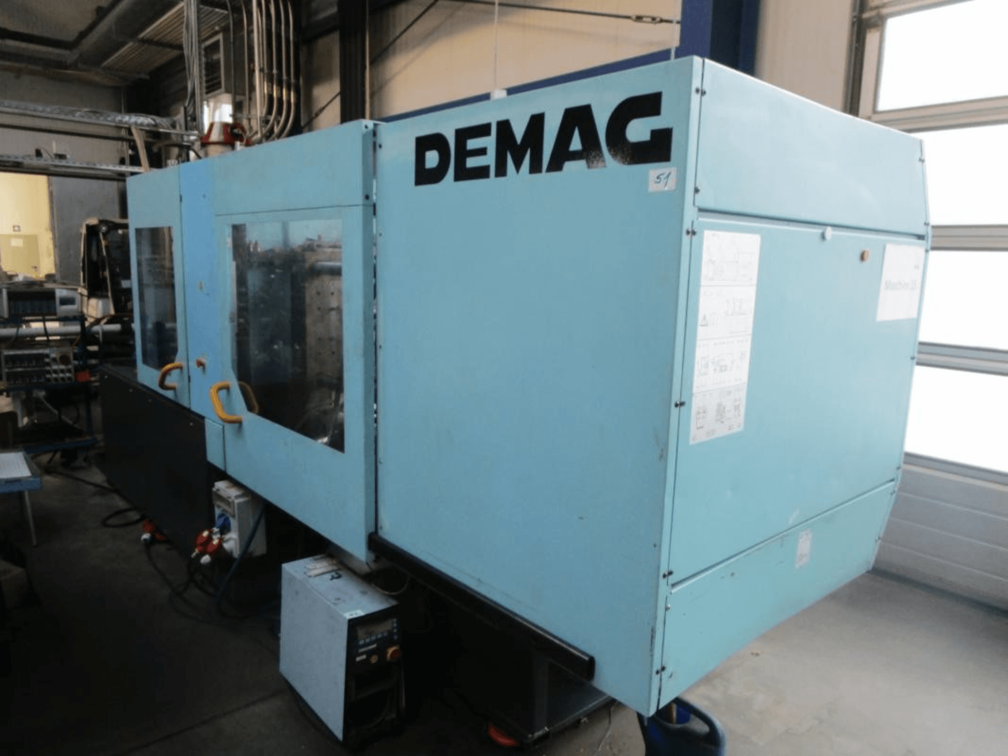 DEMAG Ergotech 150-610 Viva hüdraulilise süstvormimismasina esivaade, millel on näha juhtpaneel ja käepidemed.