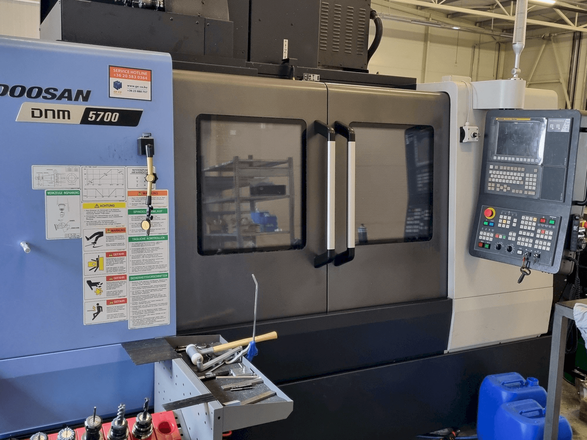 Masina DOOSAN DNM 5700 eestvaade