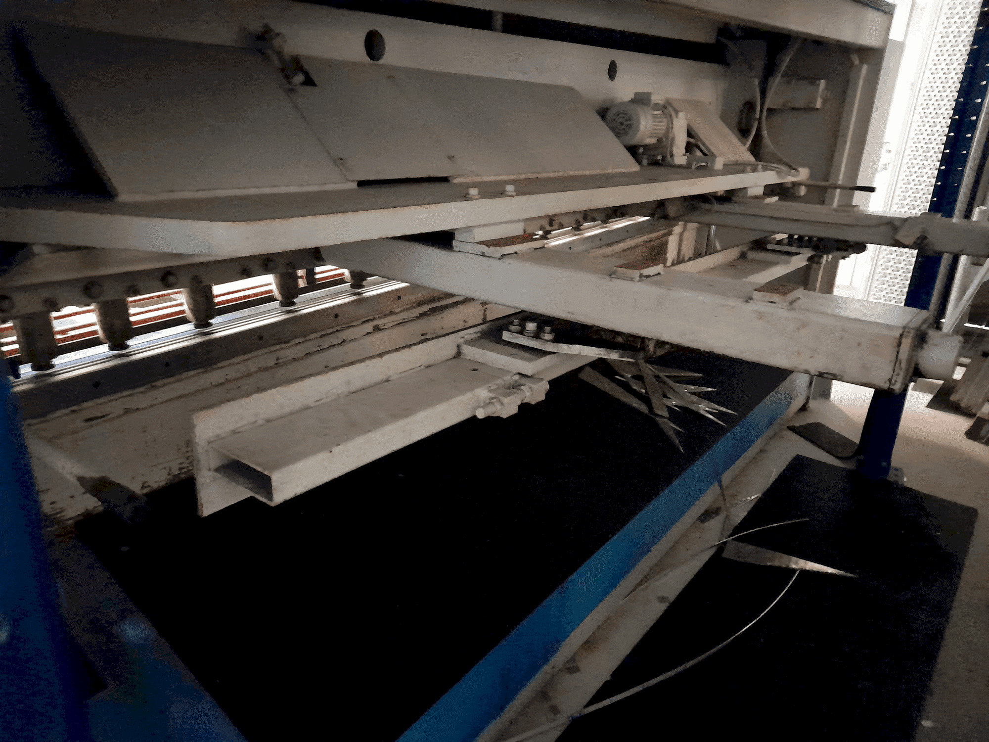 Masina LVD HST 25/6 eestvaade