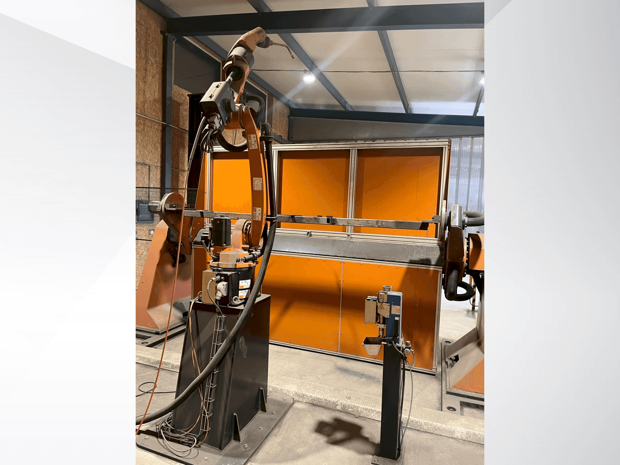 Masina KUKA KR8 R2100-2 arc HW eestvaade