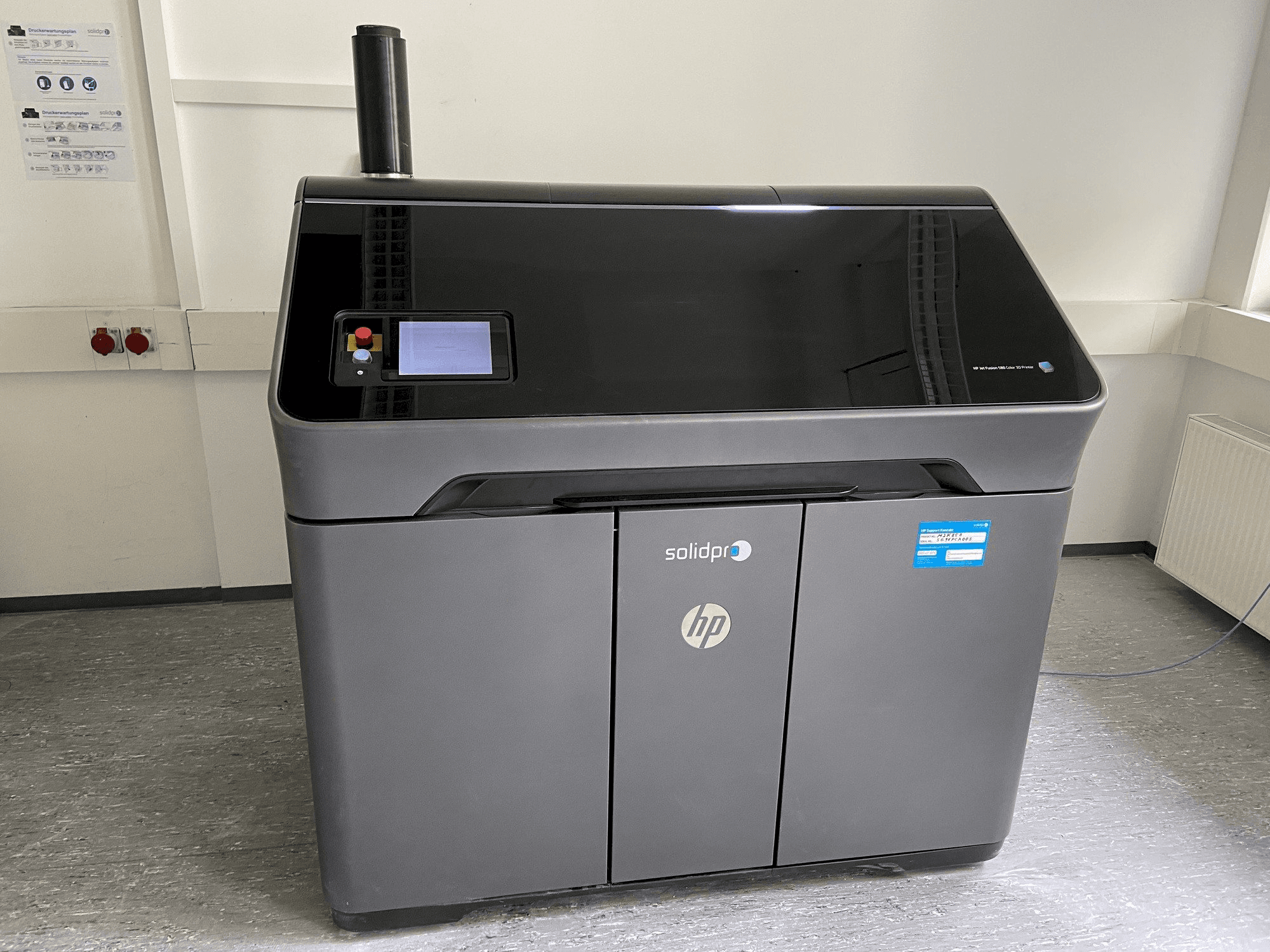 Masina HP Jet Fusion 580 Color 3D printer eestvaade