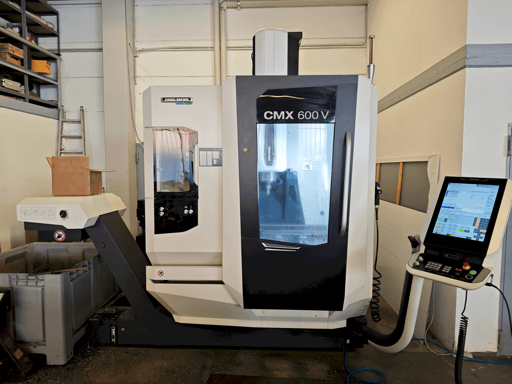 Masina DMG MORI CMX 600 V eestvaade