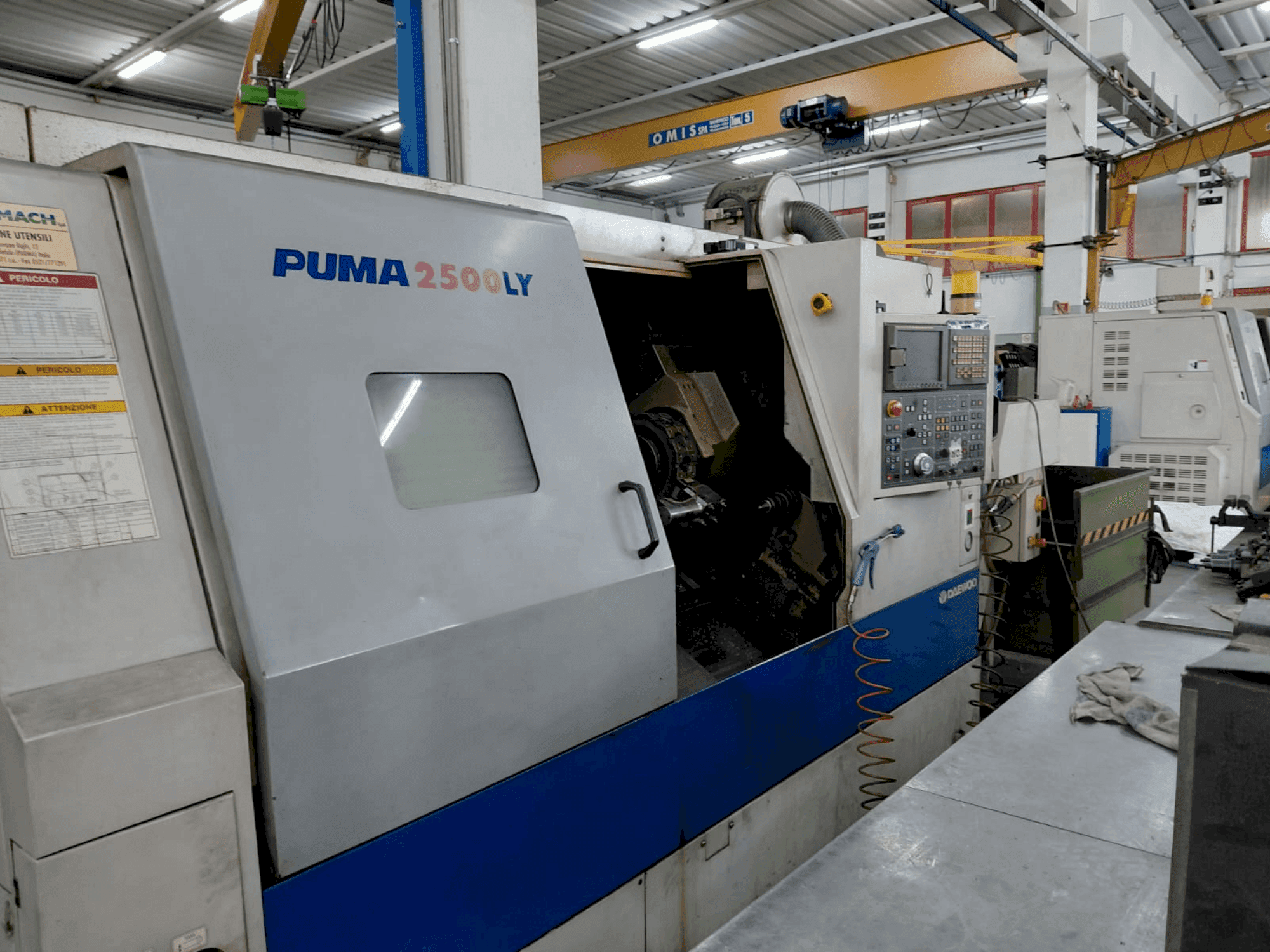 Masina DOOSAN Puma 2500 LY eestvaade