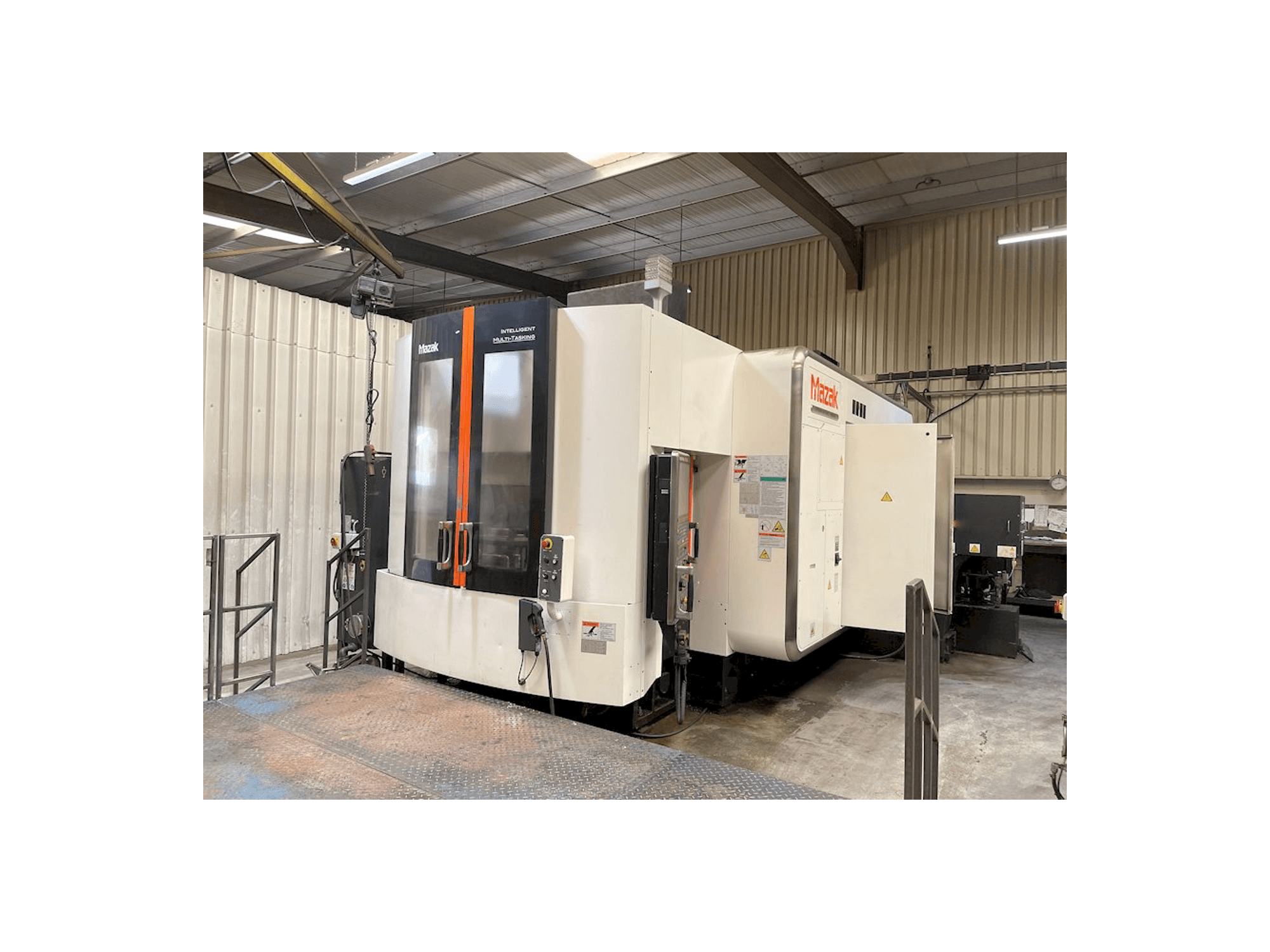 Masina Mazak VARIAXIS i-800 eestvaade