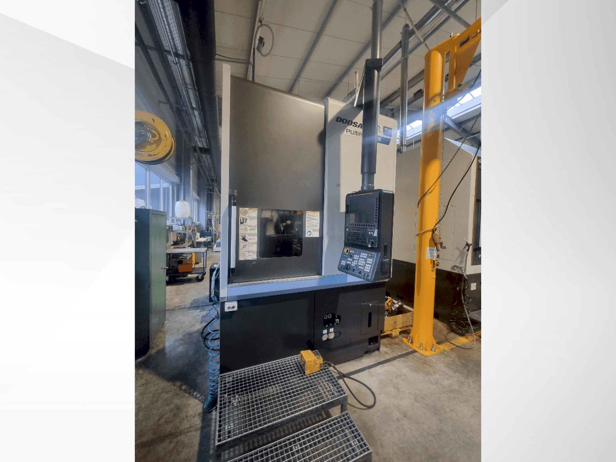 Masina DOOSAN V8300MR eestvaade