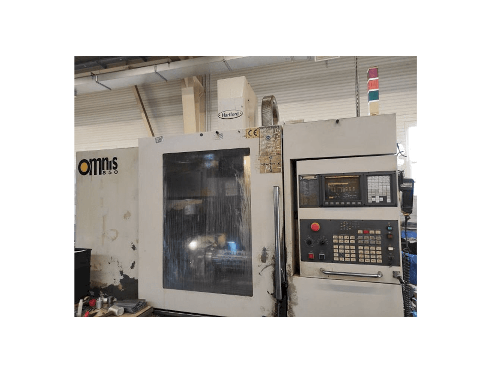 Masina Hartford Omnis 850 eestvaade