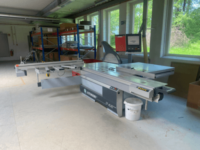 ALTENDORF F45 liuglaua saag, esivaade, reguleeritav liuglaud, digitaalne ekraan ja juhtpaneel nähtavad.