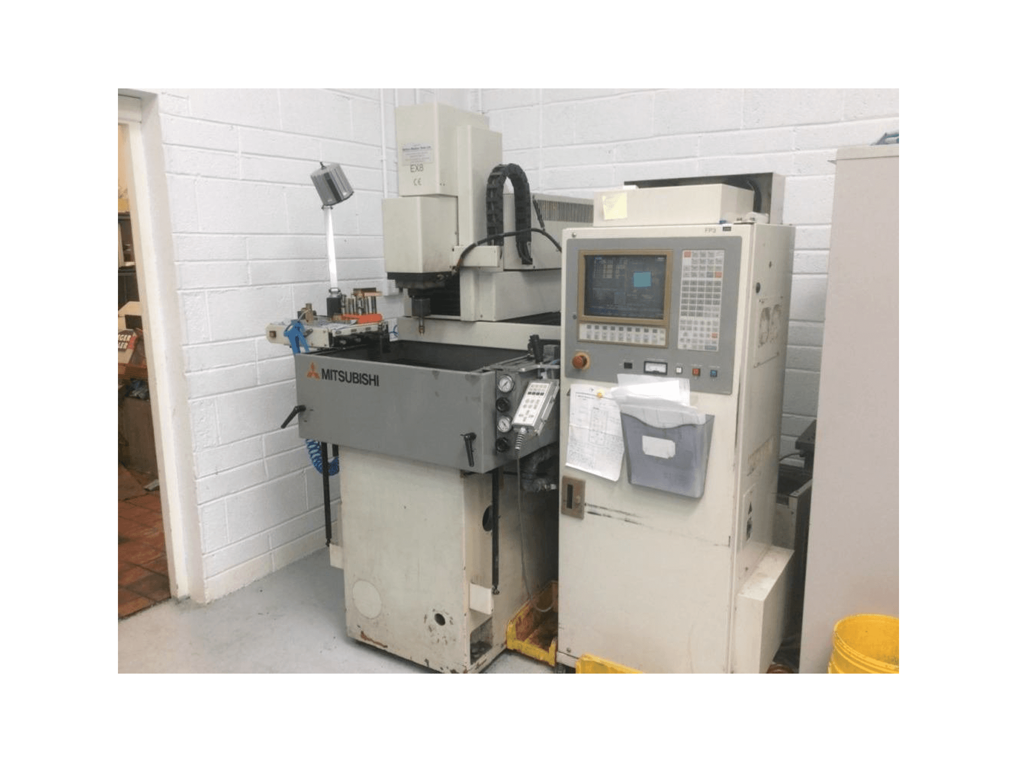 Masina Mitsubishi EX 8 eestvaade