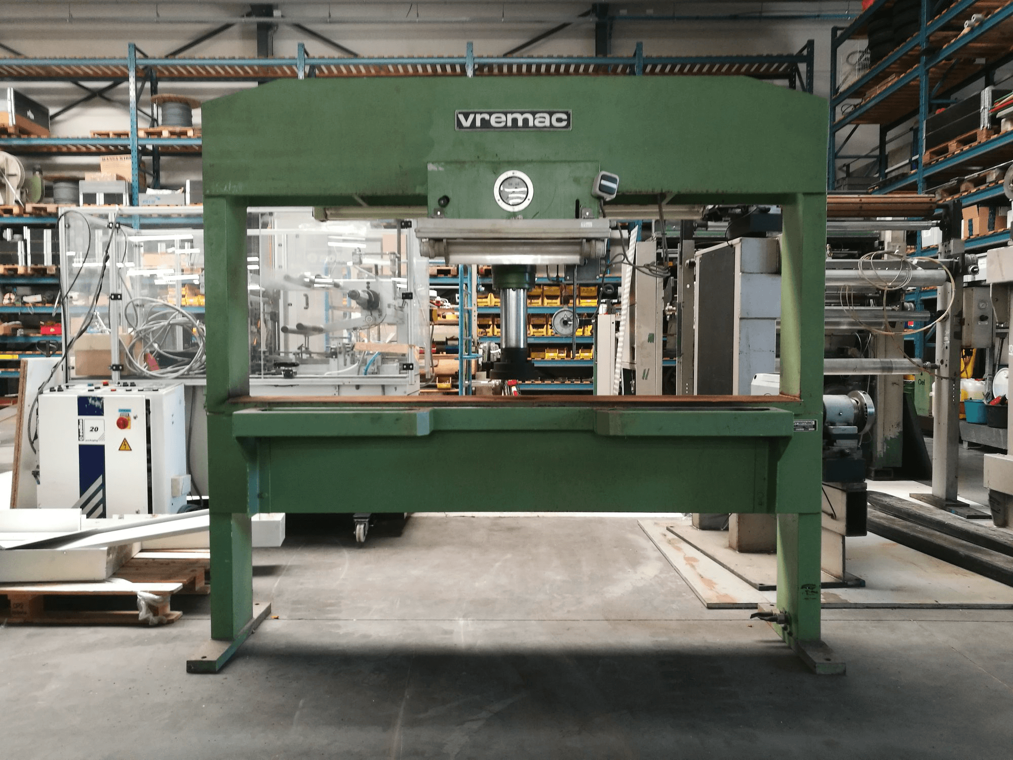 Masina Vremac Brugstans eestvaade