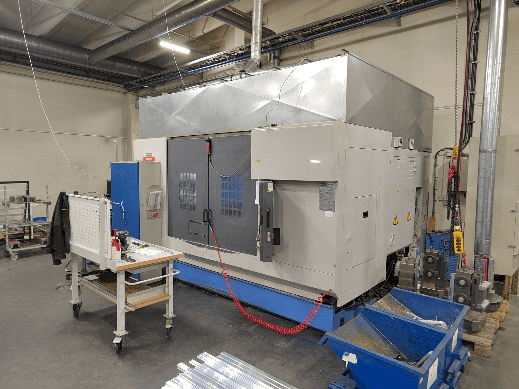 Masina Mazak VTC-300C eestvaade