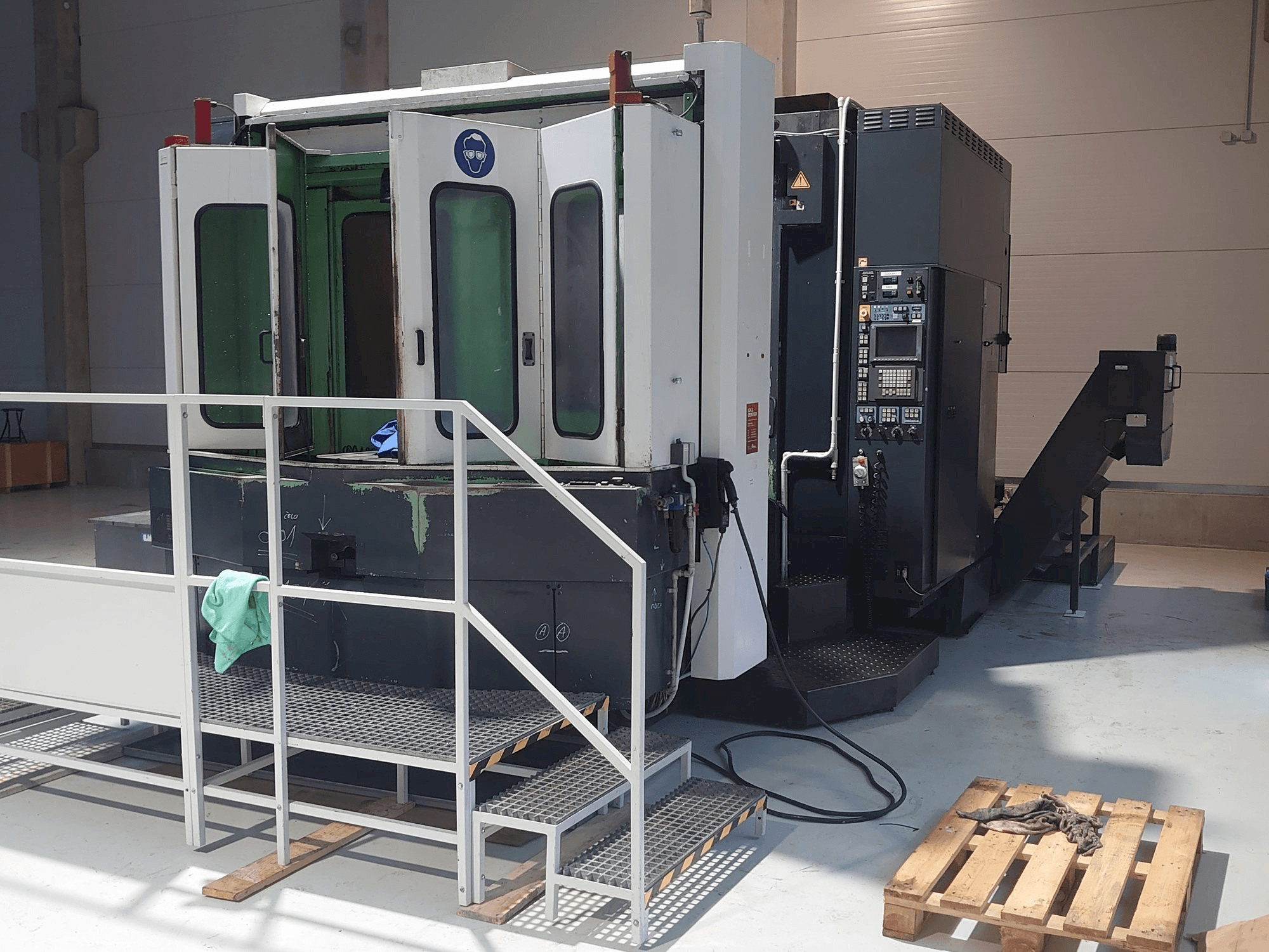 Masina Makino A77 eestvaade