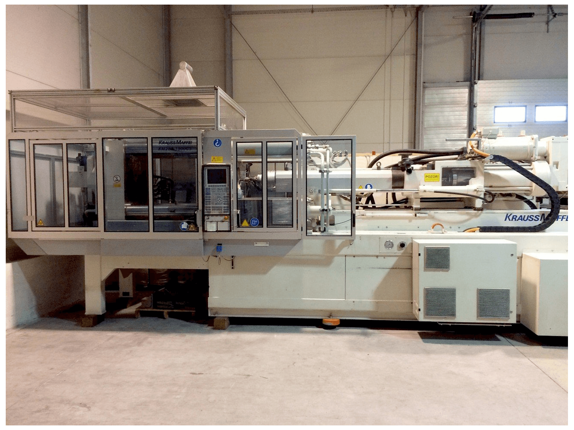 Masina Krauss Maffei KM 280-1900 C3 eestvaade