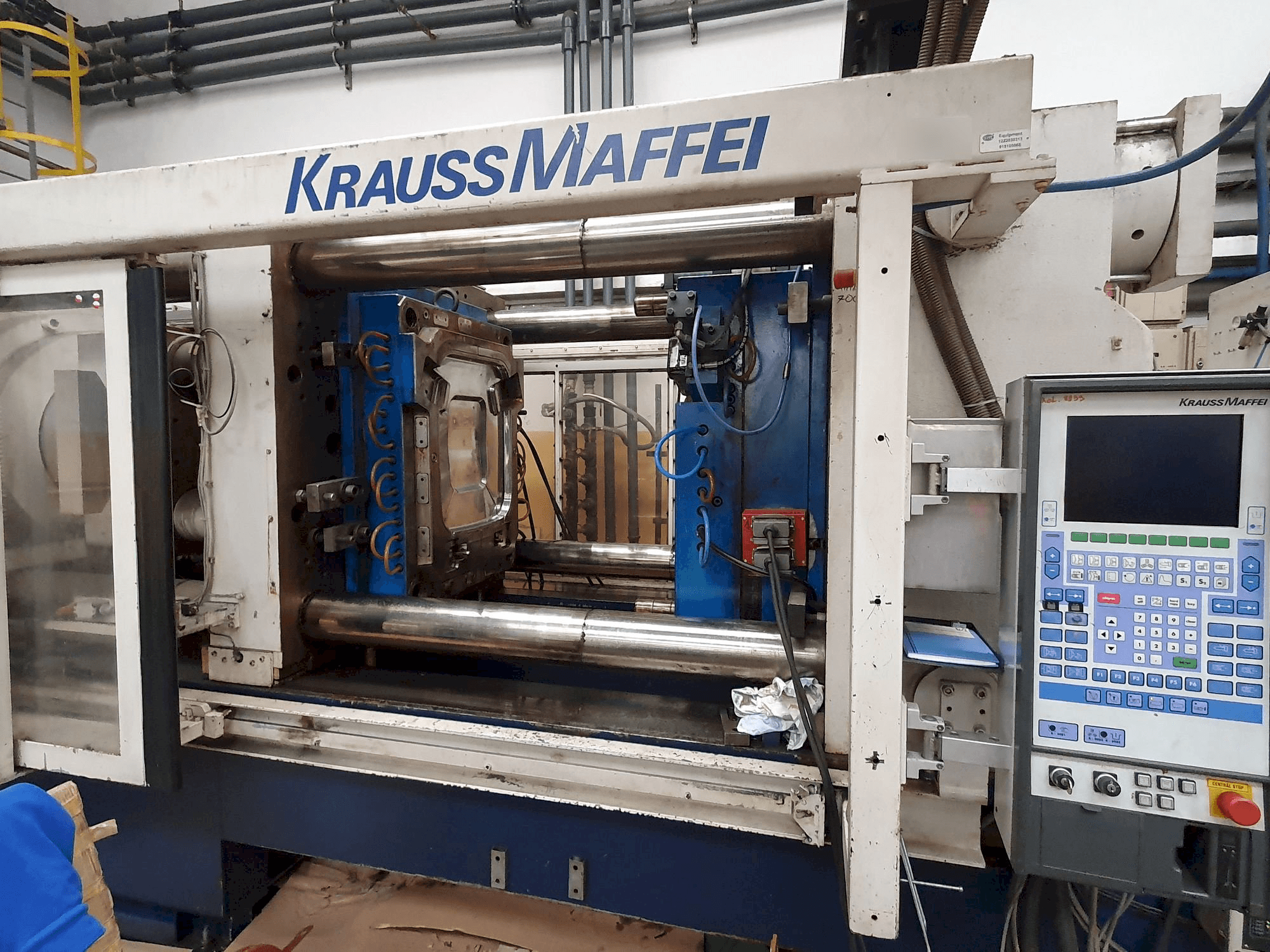 Masina Krauss Maffei 800-4350 BM (1996) eestvaade