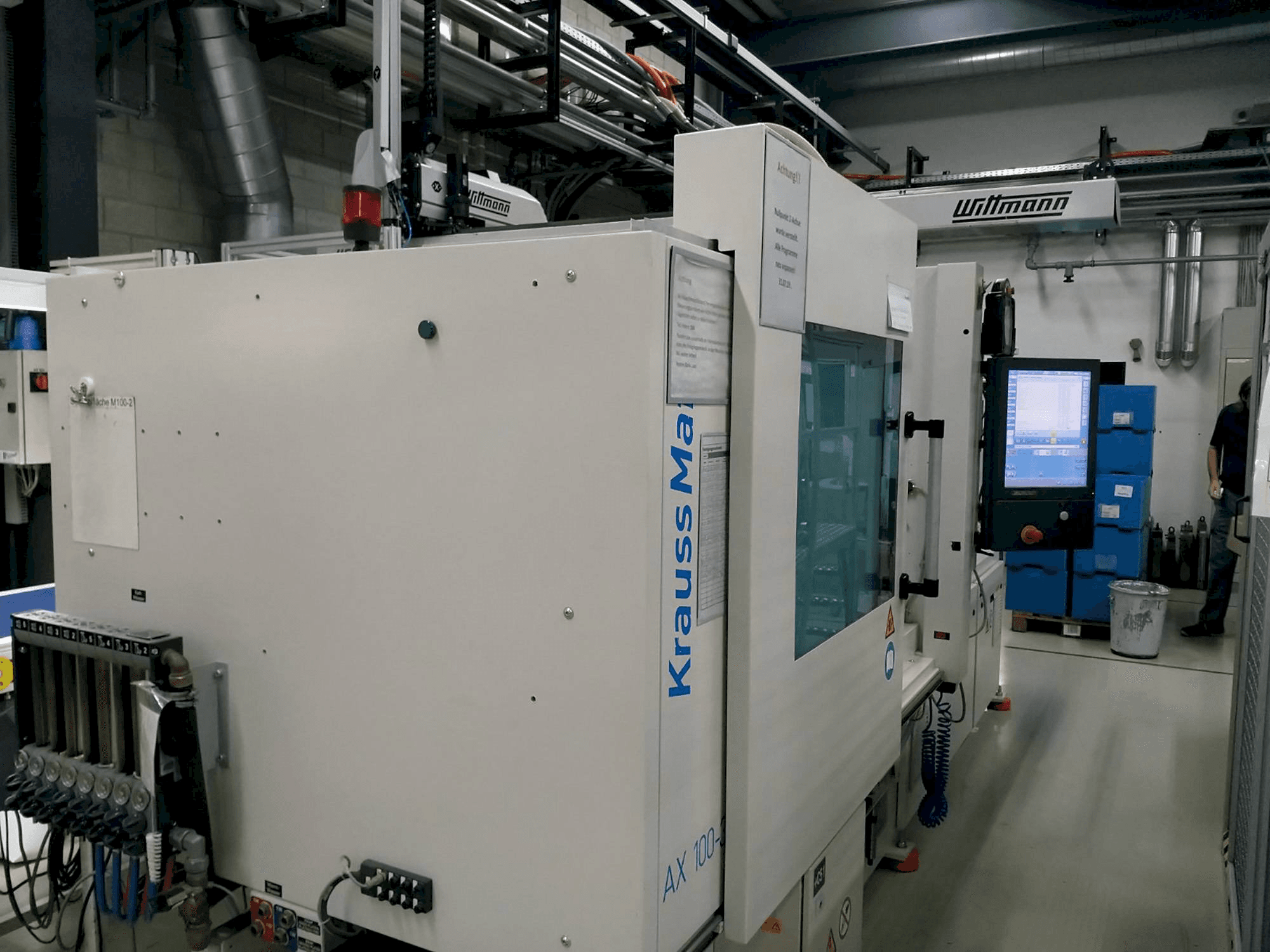 Masina Krauss Maffei 100-380 AX eestvaade