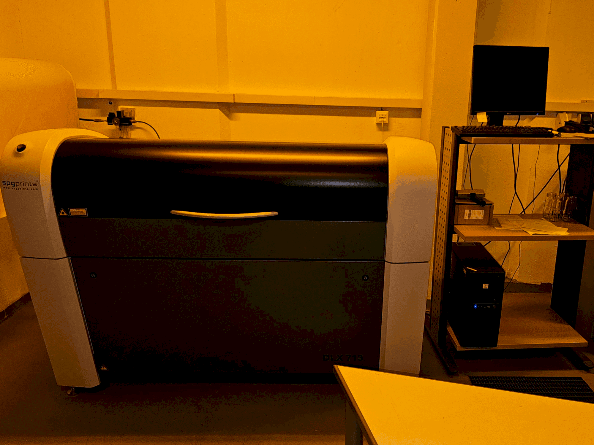 Masina SPGPrints DLX 713T eestvaade