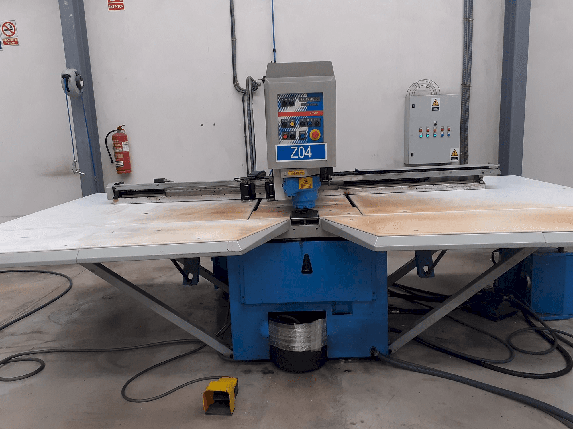 Masina Euromac ZX125-30 eestvaade