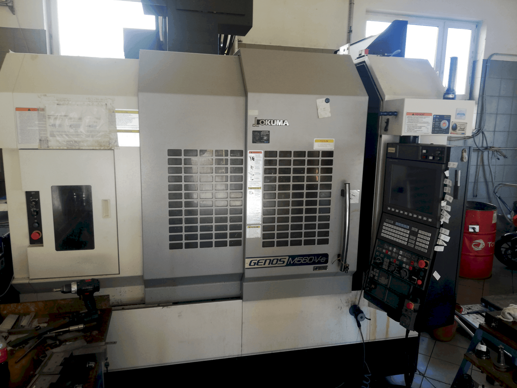 Masina Okuma GENOS M560V-e eestvaade