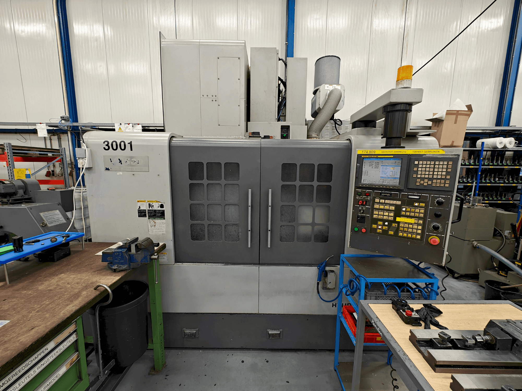 Masina HYUNDAI KIA VX 500 eestvaade